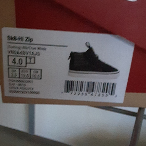NIB Toddler high top Vans sz 4 - Picture 4 of 4